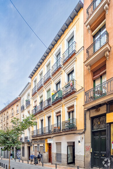Multifamily in Madrid, Madrid for sale - Primary Photo - Image 1 of 2