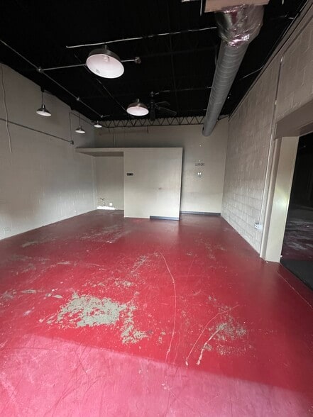 2652 S Cobb Dr, Smyrna, GA for lease - Interior Photo - Image 3 of 7
