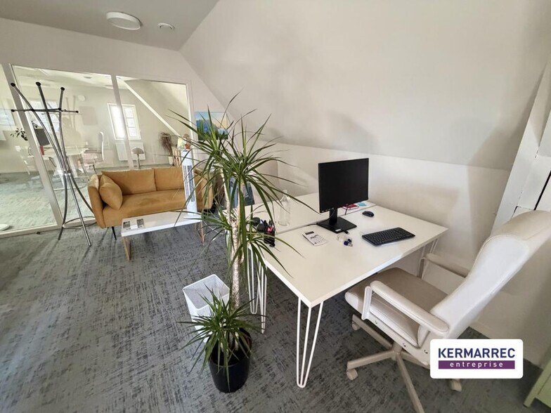 Office in Vannes for lease - Interior Photo - Image 1 of 3