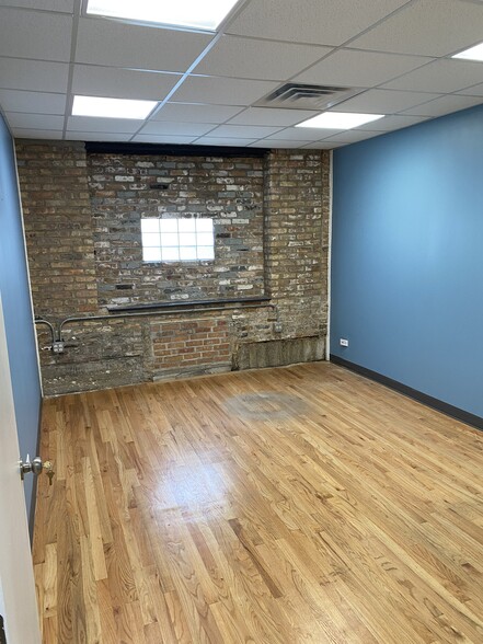 4210 W Irving Park Rd, Chicago, IL for lease - Building Photo - Image 3 of 5