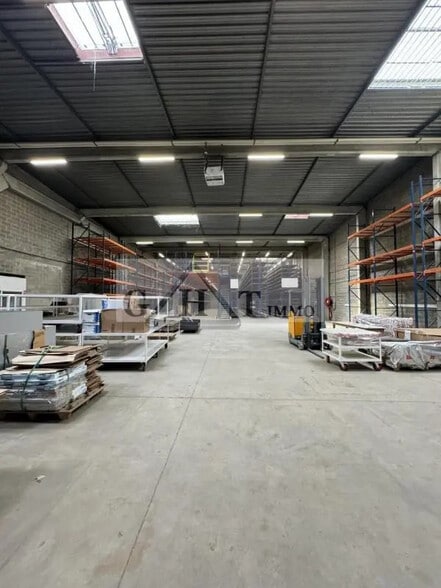 Industrial in Antony for lease - Interior Photo - Image 1 of 14