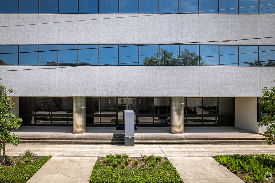 3131 Eastside St, Houston, TX for lease - Building Photo - Image 2 of 9