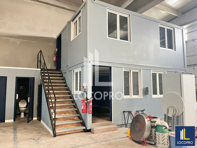 Flex in Puget-sur-Argens for lease - Interior Photo - Image 2 of 6