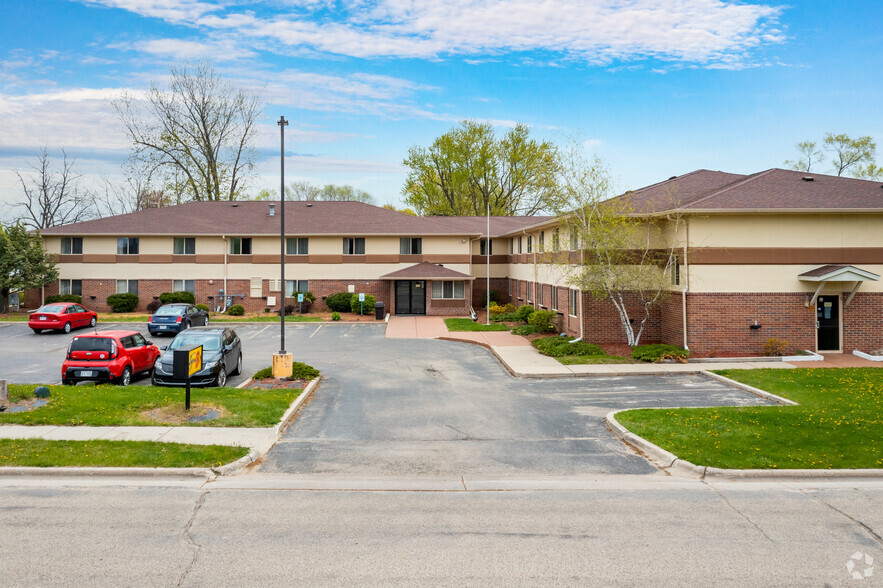 917 E Milwaukee St, Whitewater, WI for sale - Building Photo - Image 2 of 24