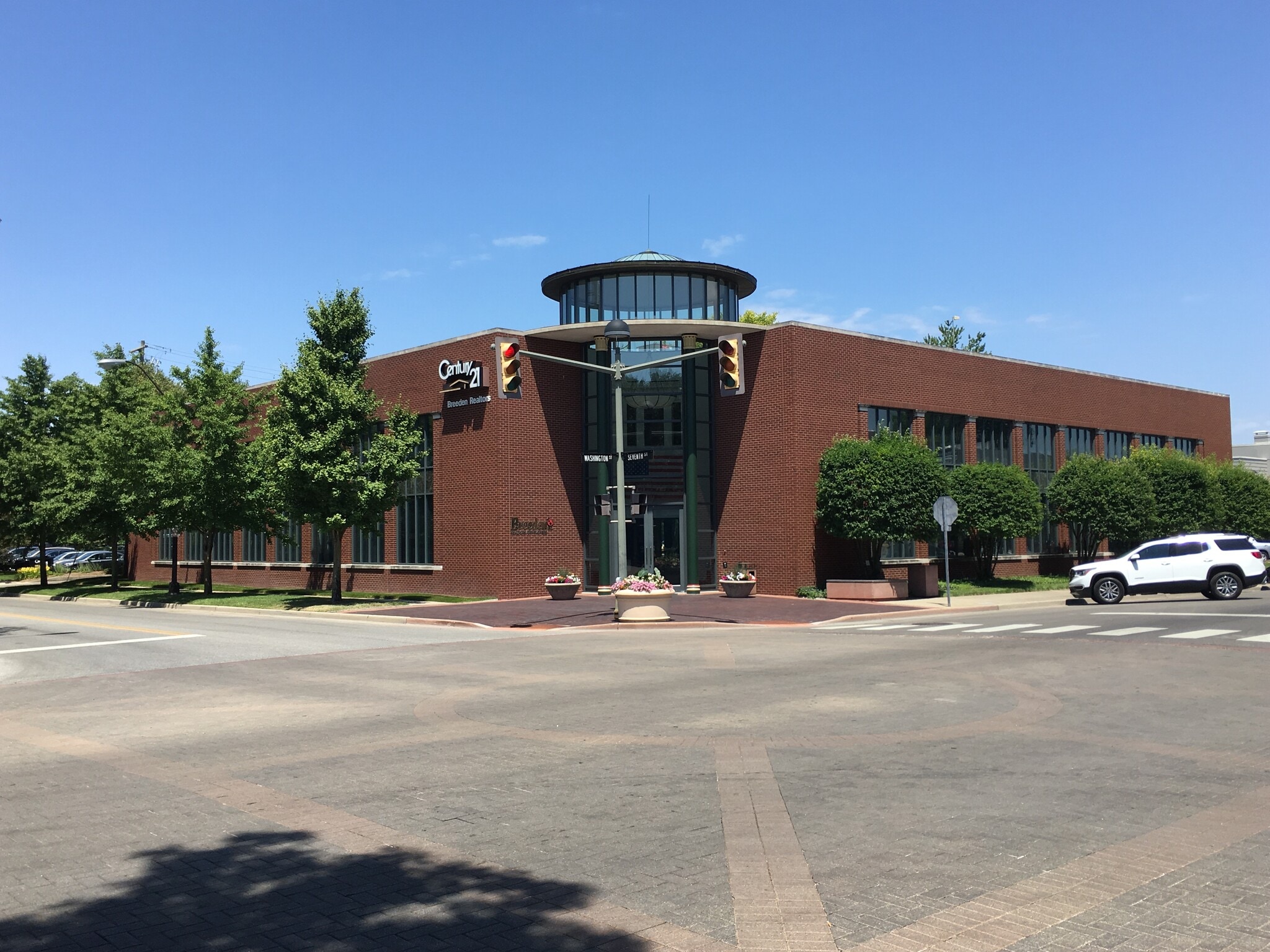 700 Washington St, Columbus, IN for lease Building Photo- Image 1 of 25