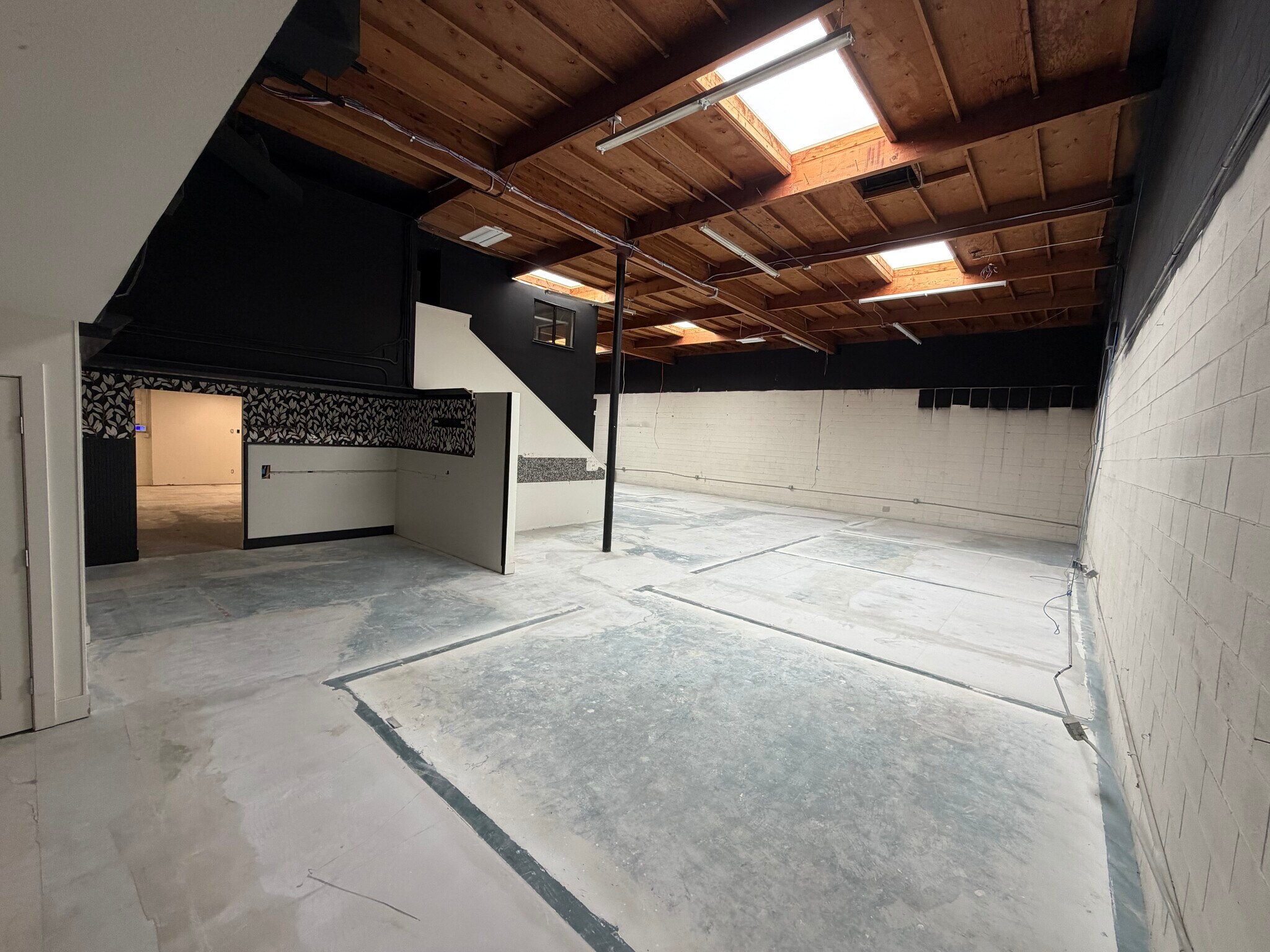 683-685 Vernon Way, El Cajon, CA for lease Interior Photo- Image 1 of 7