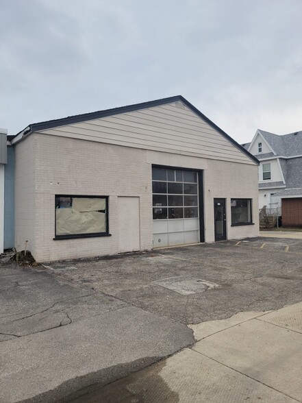 615 N Lake St, Mundelein, IL for sale - Building Photo - Image 2 of 29