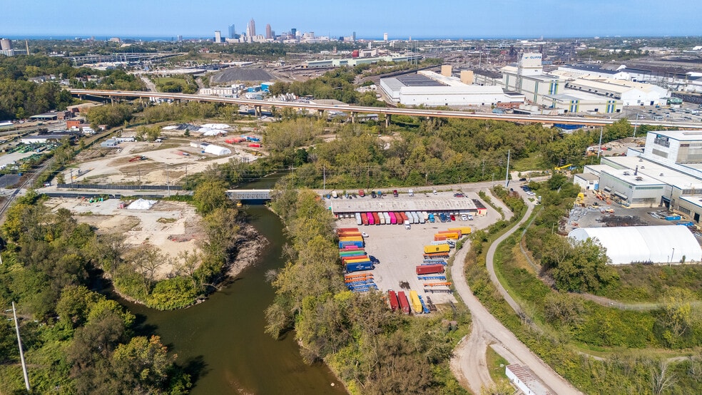 550 Harvard Ave, Cuyahoga Heights, OH for lease - Building Photo - Image 2 of 8