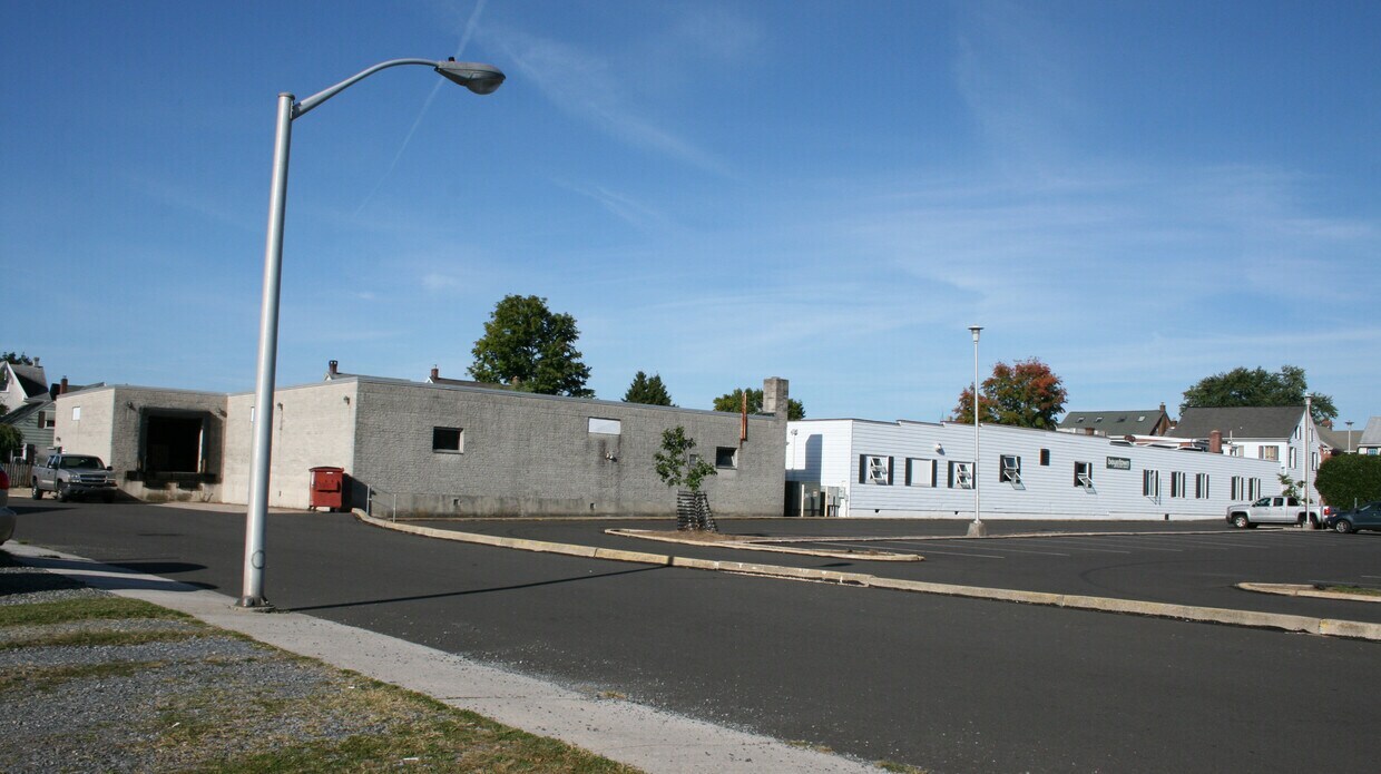 48 S Reading Ave, Boyertown, PA for lease Building Photo- Image 1 of 18