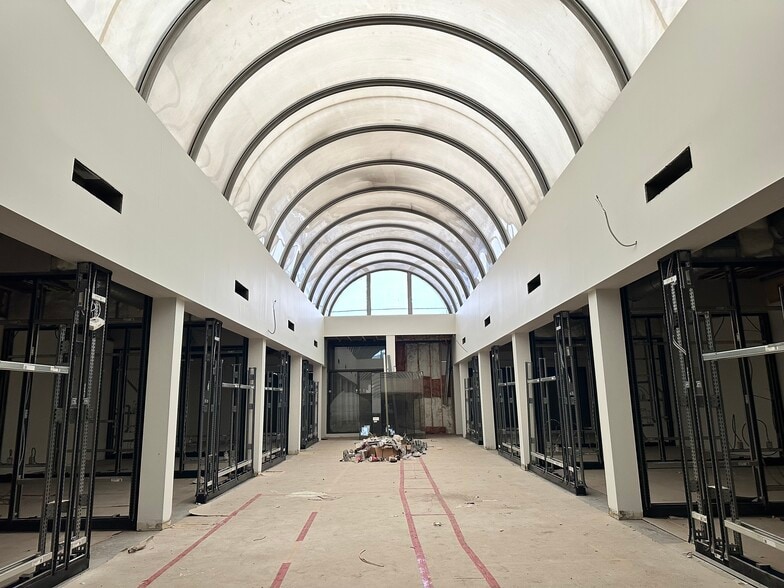 10567-10569 109 St NW, Edmonton, AB for lease - Building Photo - Image 2 of 6