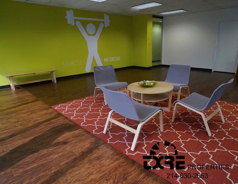 1111 W Mockingbird Ln, Dallas, TX for lease - Interior Photo - Image 2 of 4