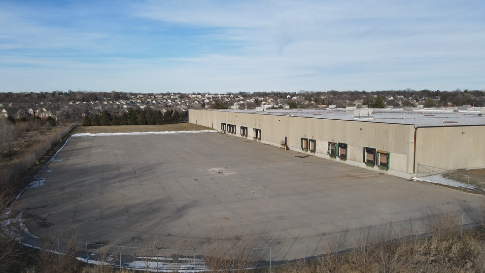 6600 Merle Hay Rd, Johnston, IA for lease - Building Photo - Image 2 of 13