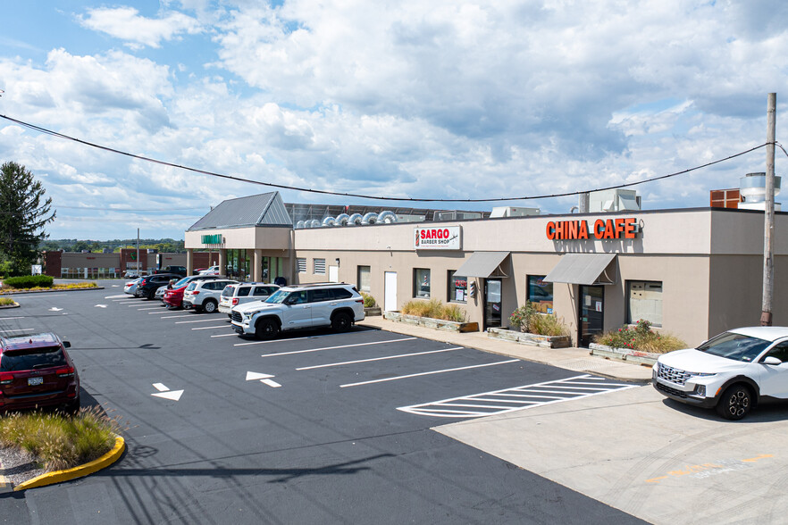 5239-5255 Brownsville Rd, Pittsburgh, PA for lease - Building Photo - Image 3 of 9