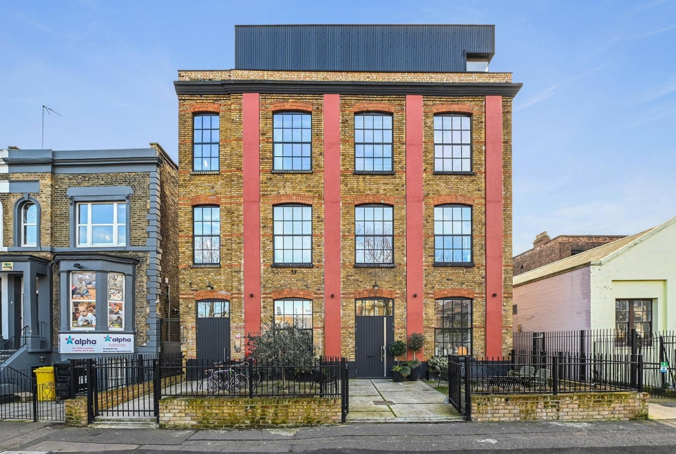 1 Darnley Rd, London for sale Primary Photo- Image 1 of 1