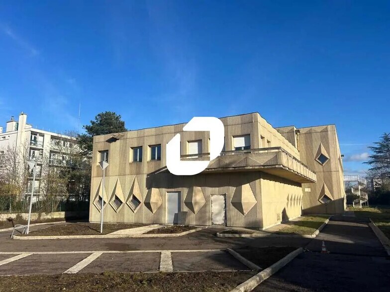 Flex in Conflans-Sainte-Honorine for sale - Building Photo - Image 1 of 19