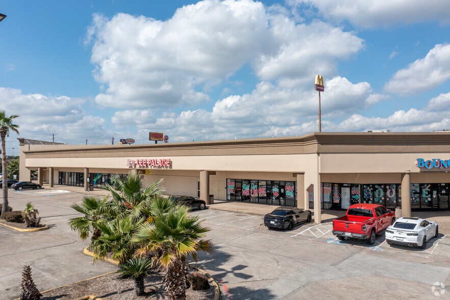 6902-6958 Garth Rd, Baytown, TX for lease - Building Photo - Image 2 of 6