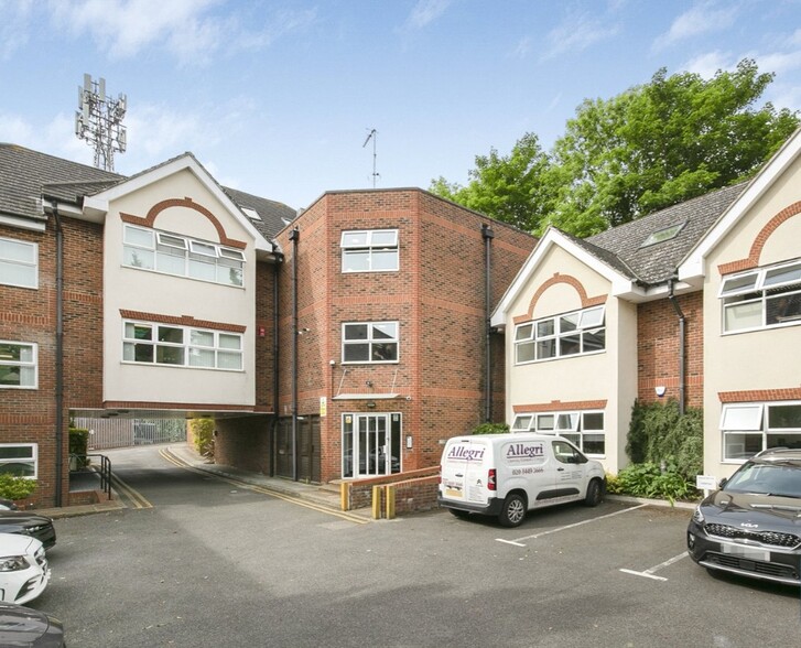 Moon Ln, Barnet for sale - Building Photo - Image 3 of 4