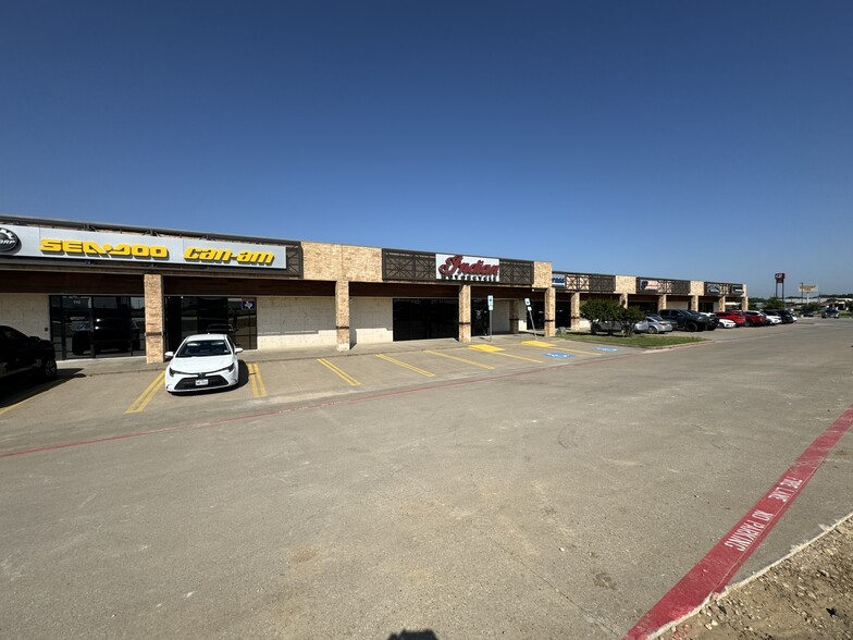 3801 N Interstate 35, Denton, TX for lease - Building Photo - Image 3 of 17