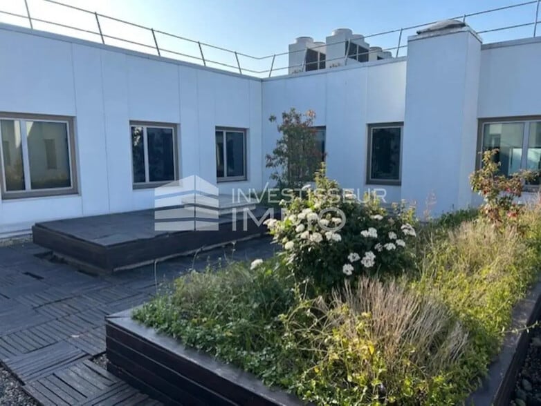 Flex in Nanterre for lease - Building Photo - Image 2 of 17