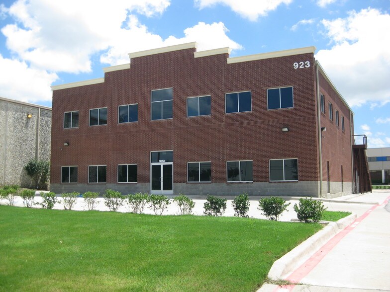 923 Minters Chapel Rd, Grapevine, TX for sale - Building Photo - Image 1 of 1