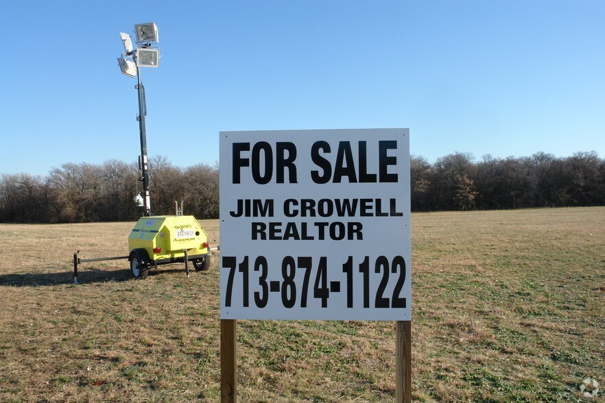 751 Fuller Wiser Rd, Euless, TX for sale - Primary Photo - Image 1 of 1