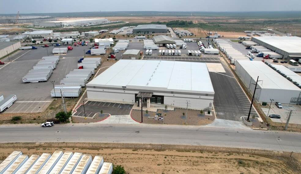 13609 Evolution Lp, Laredo, TX for lease - Building Photo - Image 1 of 6