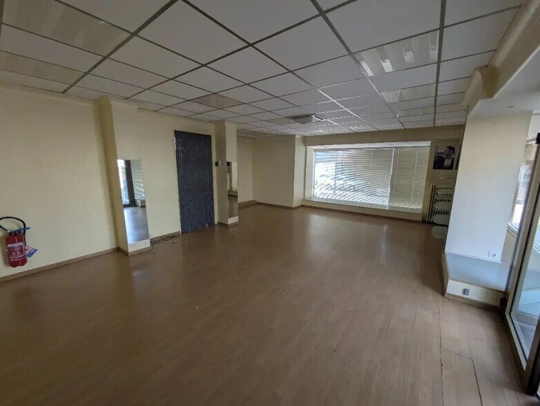 Retail in Besançon for sale - Interior Photo - Image 2 of 7