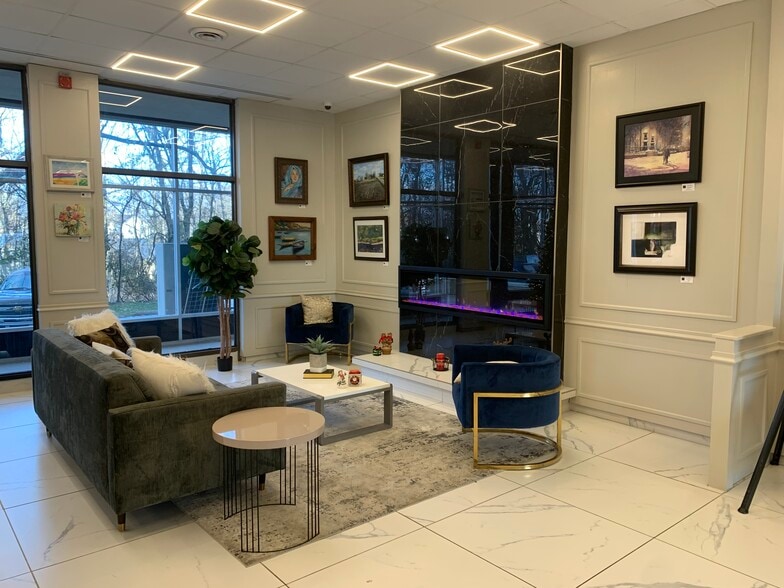 101 Three Rivers N, Fort Wayne, IN for lease - Interior Photo - Image 2 of 40