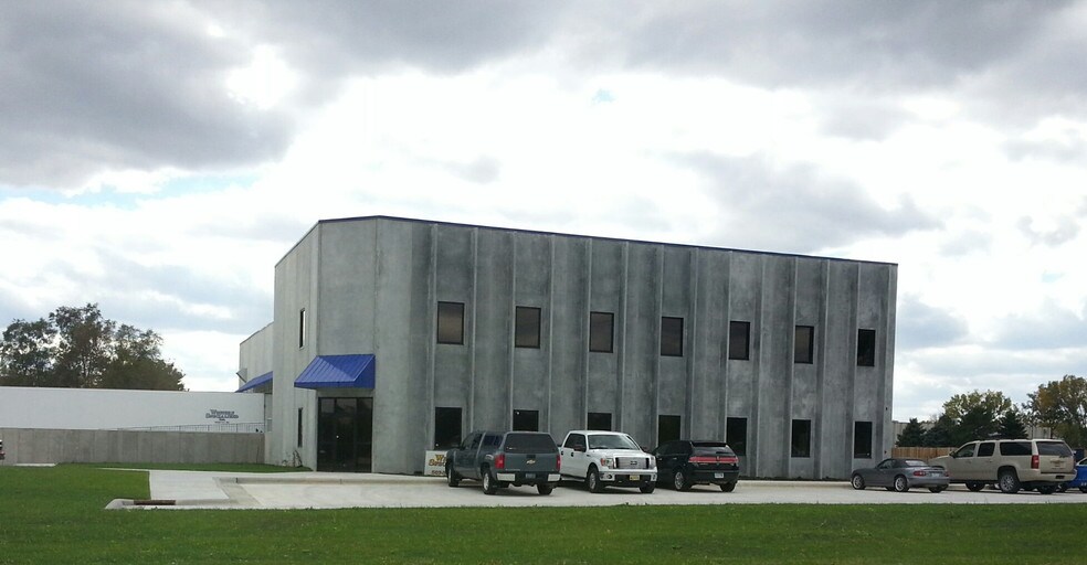 111 Summit Ave, Mankato, MN for sale - Building Photo - Image 1 of 1