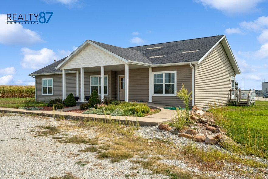 5358 Hutton Dr, Urbana, IA for sale - Building Photo - Image 3 of 28