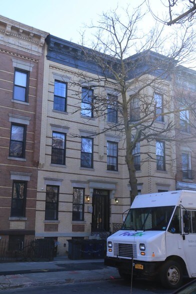 17-04 Madison St, Ridgewood, NY for sale - Primary Photo - Image 1 of 1