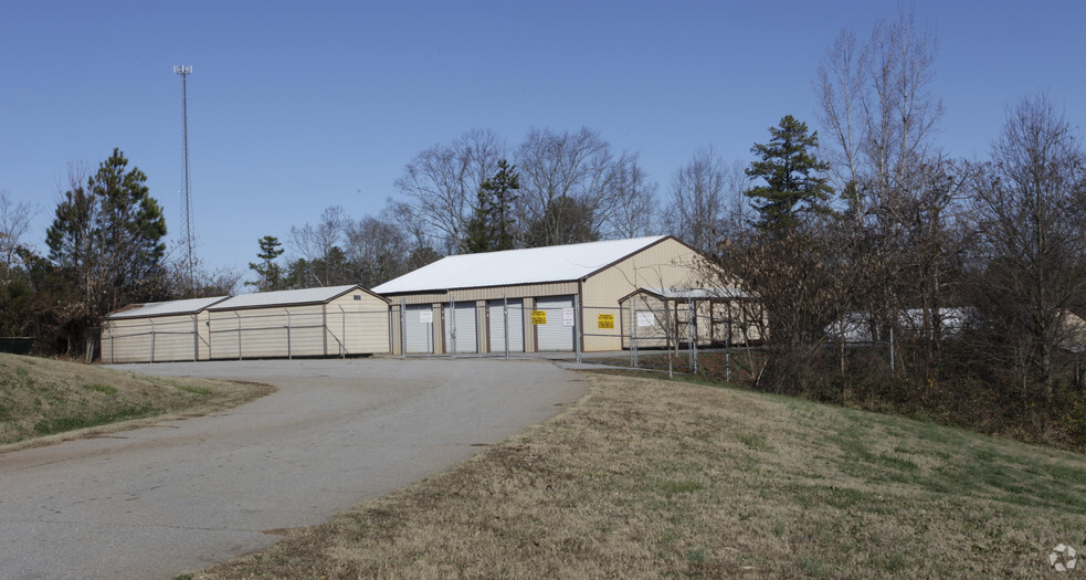 923 Anderson Dr, Liberty, SC for sale - Building Photo - Image 2 of 5