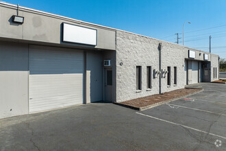 21785 SW Tualatin Valley Hwy, Hillsboro, OR for lease Building Photo- Image 2 of 8