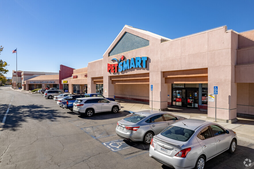 44405-44599 Valley Central Way, Lancaster, CA for lease - Building Photo - Image 1 of 5