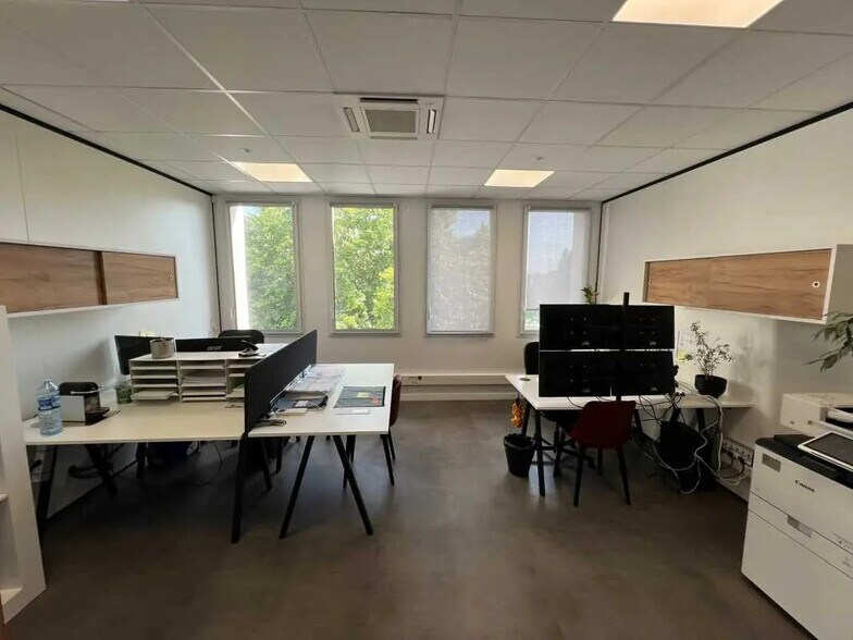 Office in Charenton-le-Pont for lease - Interior Photo - Image 1 of 5