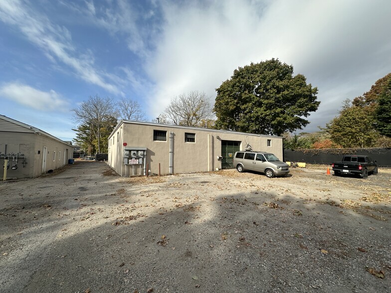 380 Grove Ave, Patchogue, NY for lease - Building Photo - Image 3 of 4