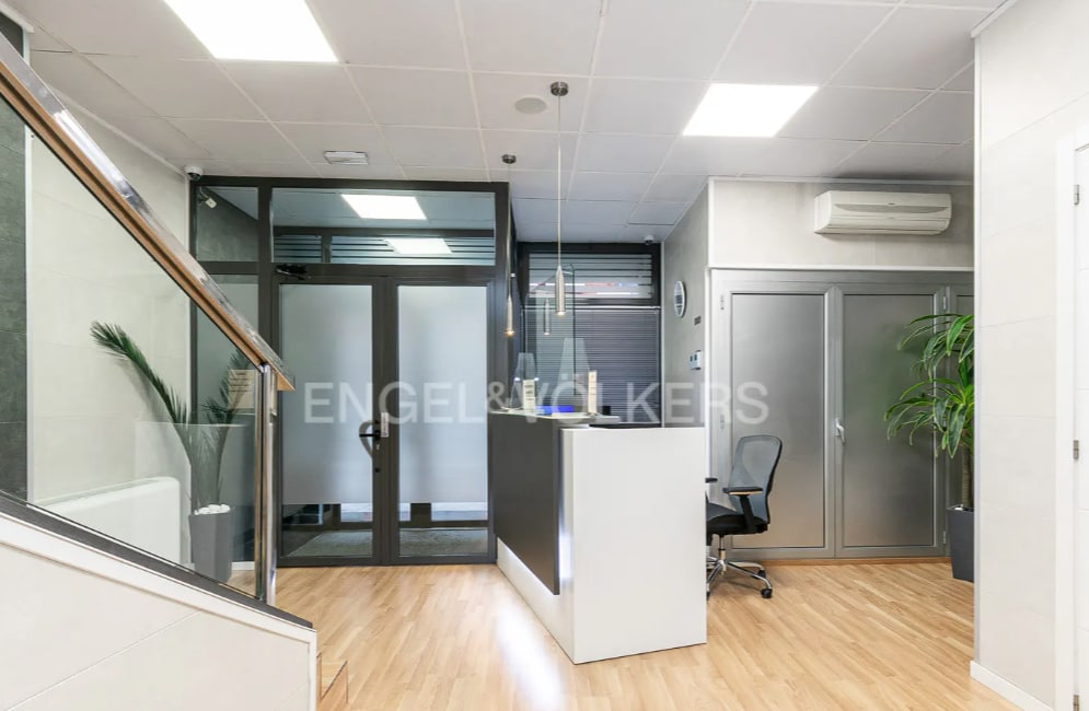 Barcelona, BAR 08029 -  -  - Interior Photo - Image 1 of 8