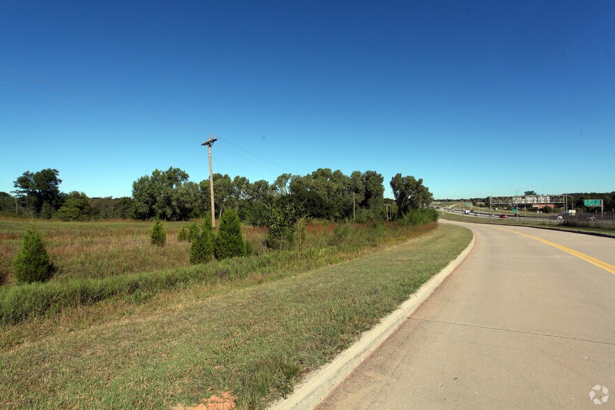 W I-35 Frontage Rd, Edmond, OK for sale - Primary Photo - Image 1 of 1