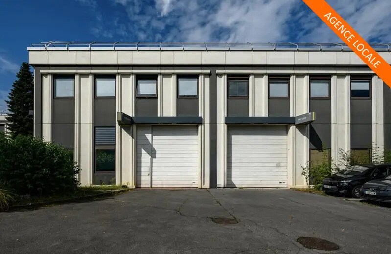 Flex in Cergy for lease Building Photo- Image 1 of 11