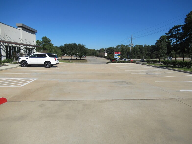 2527 N Frazier St, Conroe, TX for sale - Building Photo - Image 3 of 12