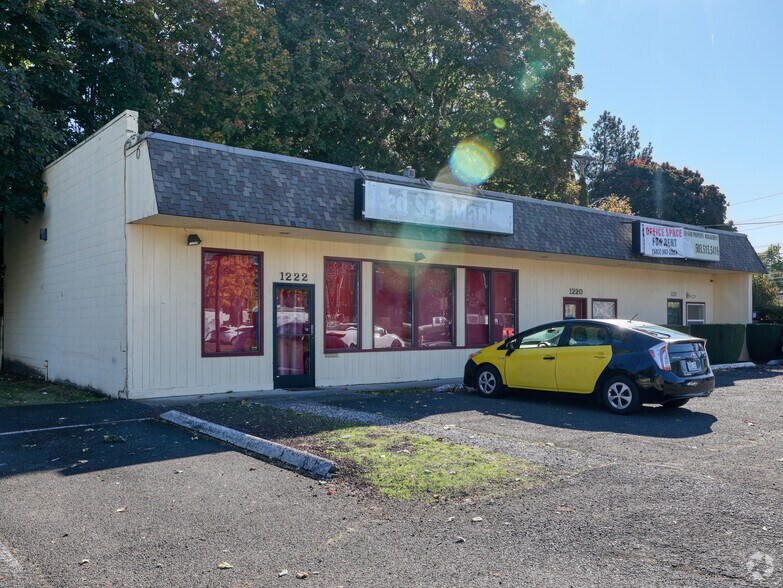1224 NW Eastman Pky, Gresham, OR for sale - Primary Photo - Image 1 of 1