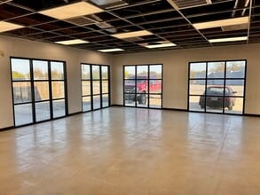 307 2nd St, Pleasanton, TX for lease Interior Photo- Image 1 of 8