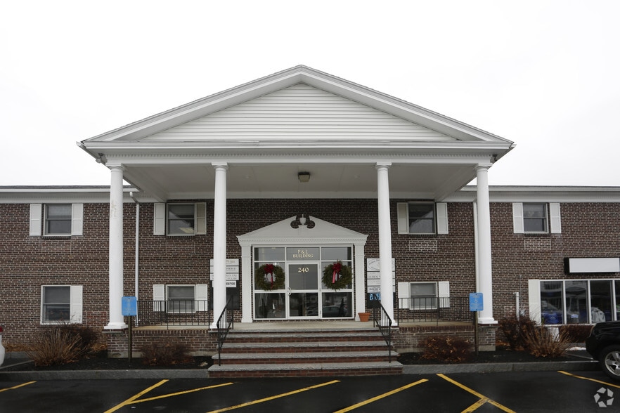 236-240 Pleasant St, Methuen, MA for lease - Building Photo - Image 3 of 3