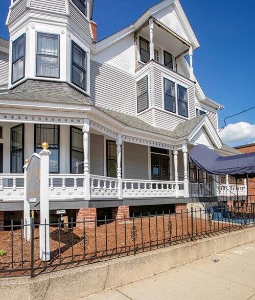 210 Taunton Ave, East Providence, RI for sale - Primary Photo - Image 1 of 1