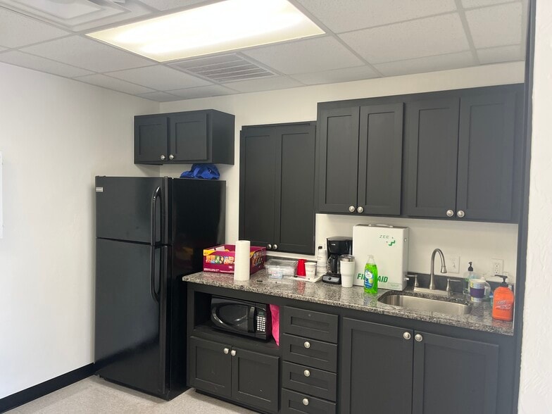 9011 Polaris Dr, Oklahoma City, OK for lease - Interior Photo - Image 3 of 6