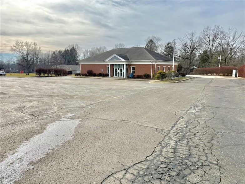 6020 Manchester Rd, Akron, OH for lease - Building Photo - Image 2 of 40