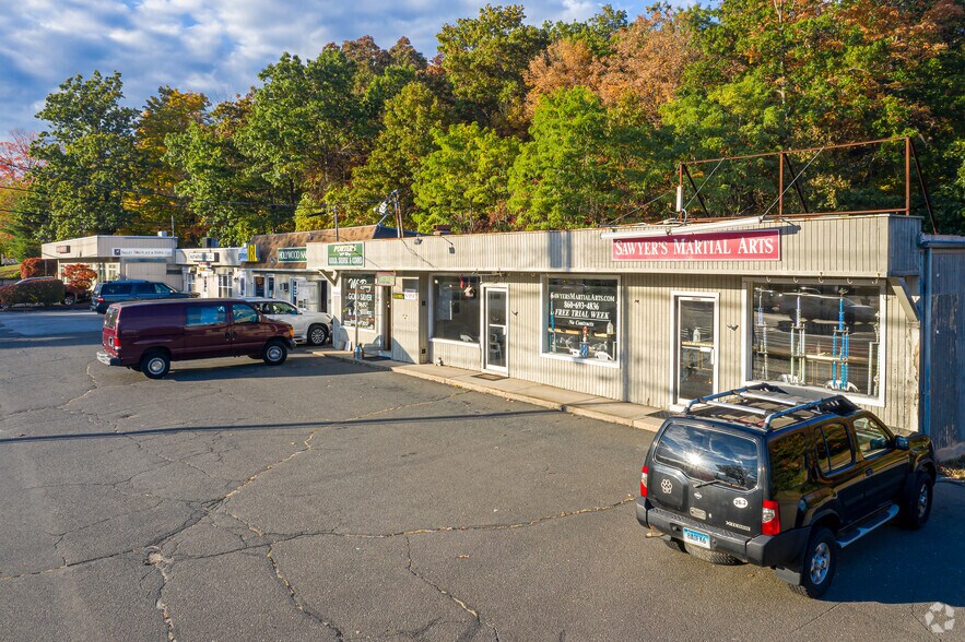 217 Albany Tpke, Canton, CT for sale - Primary Photo - Image 1 of 1
