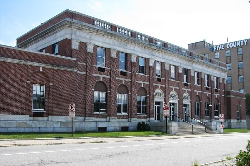 49 Ash St, Lewiston, ME 04240