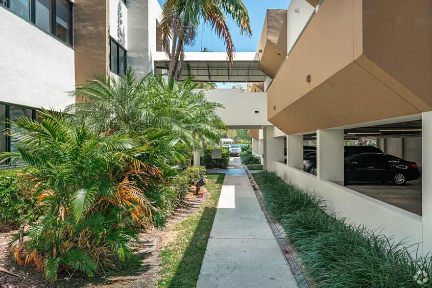 1900 NW Corporate Blvd, Boca Raton, FL for lease - Building Photo - Image 3 of 8