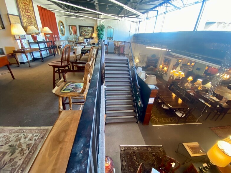 2 Buildings on Richmond Ave portfolio of 2 properties for sale on LoopNet.com - Building Photo - Image 3 of 13